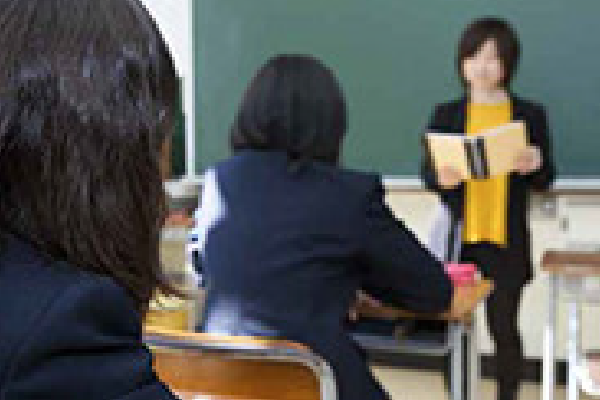 中高に出張して職業・進学相談会を実施